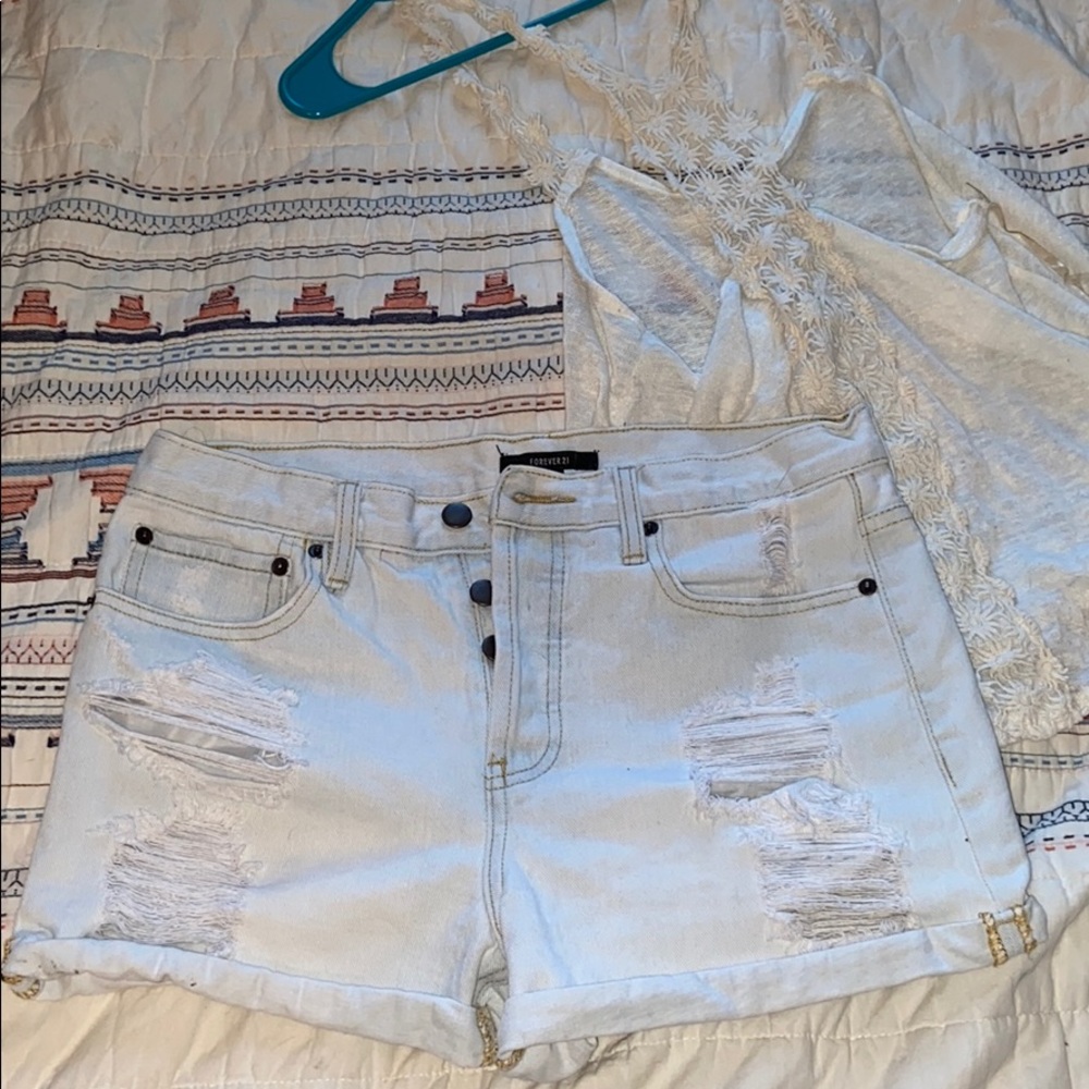 HIGH WAIST RIPPED JEAN SHORTS FOREVER 21